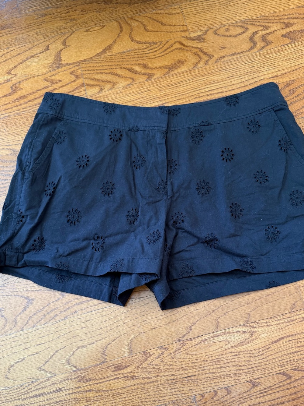 Vineyard Vines Black Eyelet High-Waist Women's Shorts